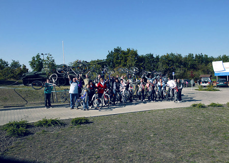Kemencés mesterek tókerülésének megállója a pákozdi Katonai Emlékparkban